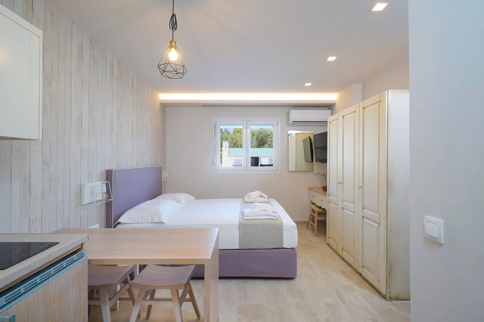 Tiara Holidays - IlioMagic luxury studios - Double studio ground floor